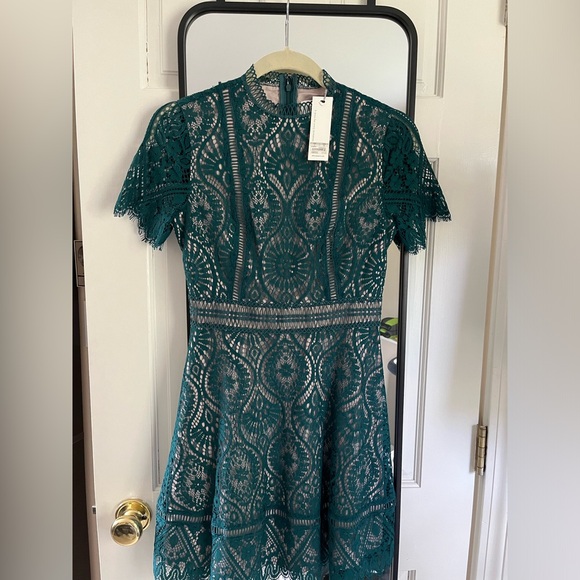 BB DAKOTA ON THE LIST SCALLOPED DRESS size 0 - Picture 5 of 6